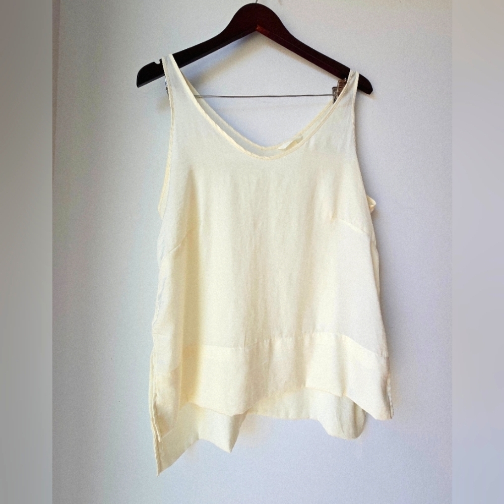 H&M Elegant Cream Butter Ivory Sleeveless Top Hi Low Satin V Neck Size 10